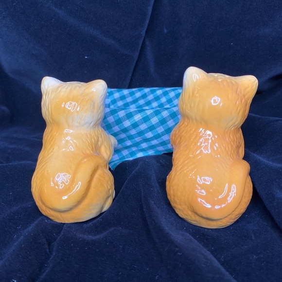GUC Vintage Kitten Ceramic Salt and Pepper Shakers - Picture 4 of 10